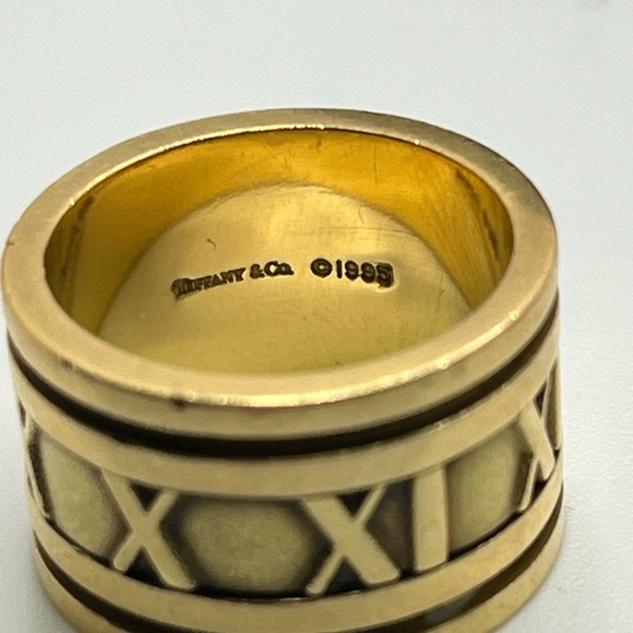 Tiffany & Co. 1995 18K Yellow Gold Atlas Unisex Ring - Picture 4 of 8